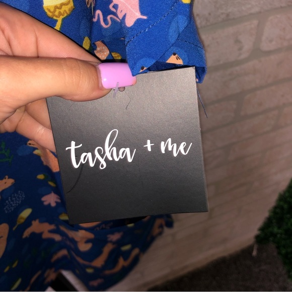 Tasha + Me Blue Squirrel Pattern Printed 2 pocket V-neck scrub top - Picture 4 of 14